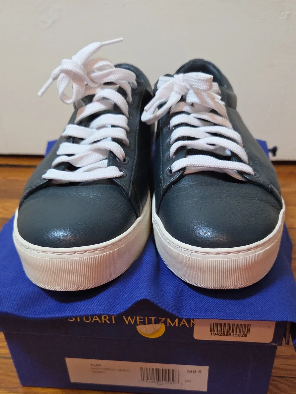 Stuart Weitzman Klee Low-top Lace-up Leather Sneakers In Deep Forest Green 9.5